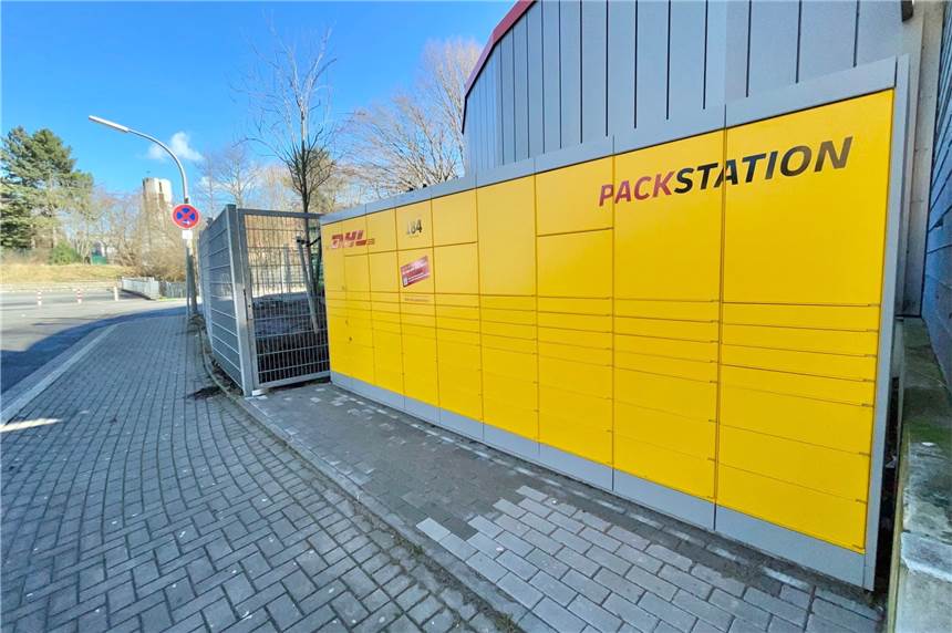 Ultramoderne DHL-Station hinter Kaufland lässt sich nur mit einer App bedienen Hinter Kaufland, an der Strickerstraße, steht ab sofort eine ultramoderne DHL-Packstation zur Verfügung. Für die Nutzung gibt es aber eine Verpflichtung.