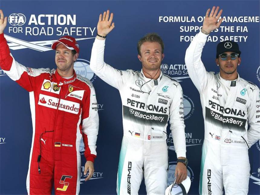 «Demütigungen vorbei»: Rosberg vor Hamilton auf Pole Hinter Nico Rosberg (M.) starten Mercedes-Kollege Lewis Hamilton (r.) und Ferrari-Pilot Sebastian Vettel. Foto: Andreu Dalmau