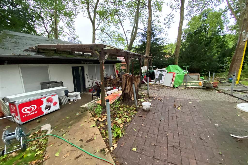 Minigolf-Anlage bei Goldschmieding wird renoviert und öffnet wieder Hinter und vor dem Vereinsheim an der Minigolfanlage in der Nähe von Goldschmieding stapeln sich Gerümpel und Müll.