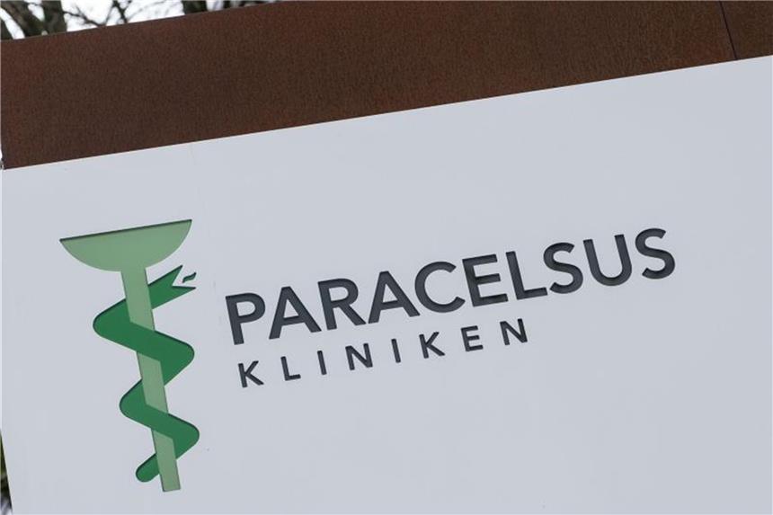 Paracelsus-Kliniken: Gläubiger machen Weg für Übernahme frei Hinweisschild der Paracelsus-Kliniken am Eingang zur Klinik im niedersächsischen Langenhagen. Foto: Peter Steffen