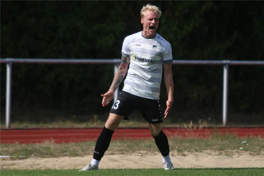 Historischer Tor: Nico Sonnen erzielte den ersten Landesliga-Treffer des FC Nordkirchen.
