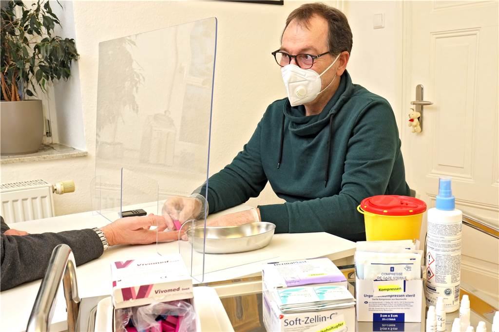 Homosexuelle ohne Szene: Auf dem platten Land ist die Partnersuche schwer HIV-Schnelltests sind bei Manuel Izdebski möglich. Der Geschäftsführer der Aidshilfe Unna beobachtet seit Jahren einen positiven Wandel bei der Wahrnehmung von Homosexualität.