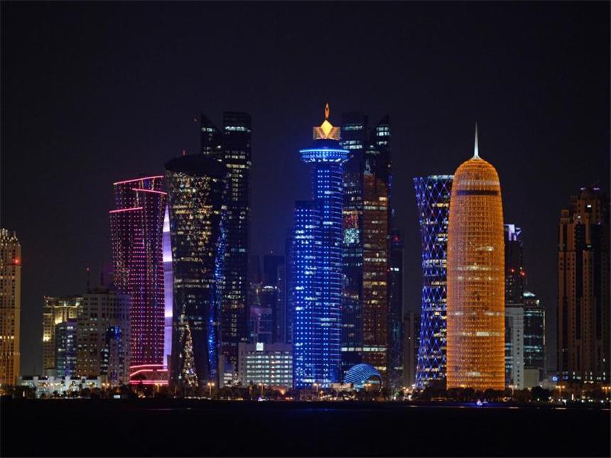 US-Ermittler vermuten russische Hacker hinter Katar-Krise Hochhäuser in Doha bei Nacht. Mehrere arabische Golfstaaten und Ägypten haben die diplomatischen Beziehungen zu Katar abgebrochen. Foto: Andreas Gebert/Archiv