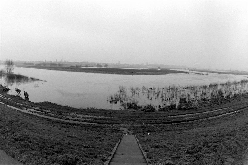 Hochwasser an der Lippe am Deich in Alstedde