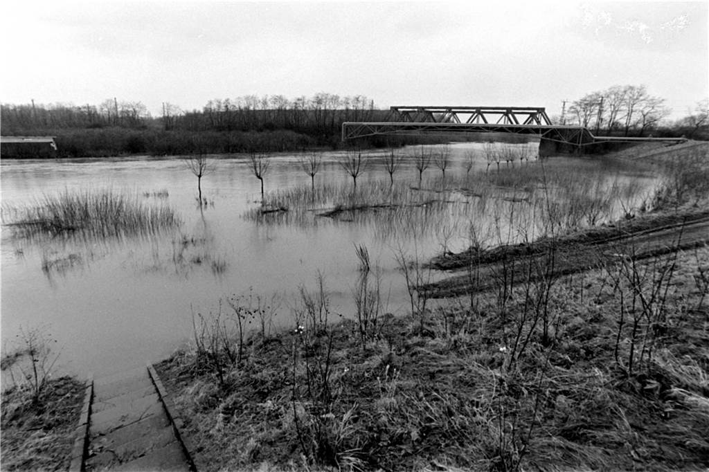 Hochwasser an der Lippe im Bereich der Eisenbahnbrücke