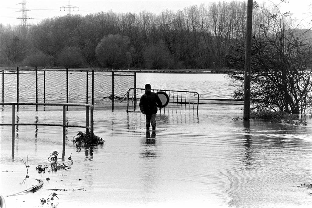 Hochwasser an der Lippe nahe der Zufahrt zur Gartenanlage "Grüne Insel"