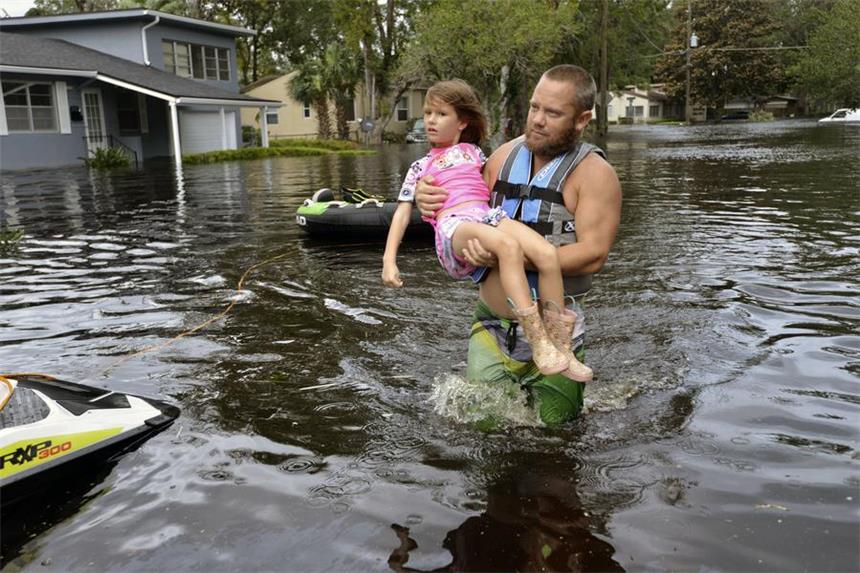 Nach „Irma“: Zahl der Toten in den USA steigt auf 18 Hochwasser in der amerikanischen Stadt Jacksonville – auch hier hat "Irma" sichtbare Spuren hinterlassen.