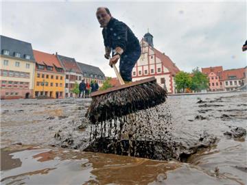 Hochwasser in Grimma: Stürme, Hagel und Hochwasser haben die deutschen Versicherer im vergangenen Jahr sieben Milliarden Euro gekostet. Foto: Hendrik Schmidt