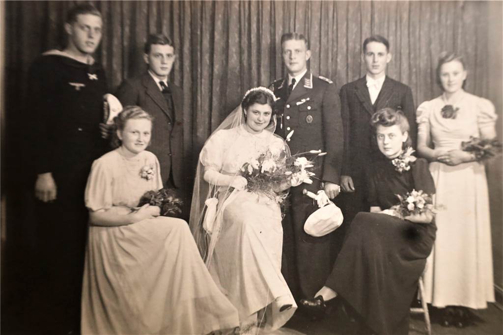 Lünerin Anna Krohn feiert 100 Jahre Geburtstag und ein bewegtes Leben Hochzeitsfoto von Anna und Josef Krohn von 1942.