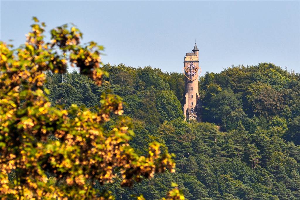 Tradition und Moderne: Tipps für eine Städtetour nach Marburg Höchster Punkt Marburgs ist mit rund 400 Metern der Kaiser-Wilhelms-Turm.