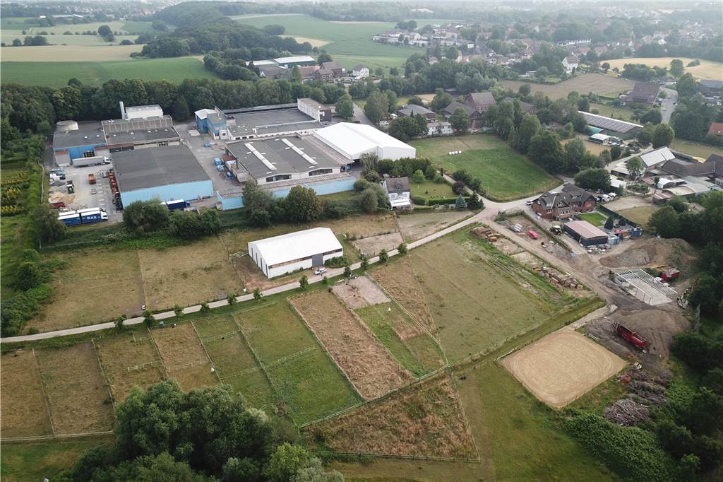 Ansiedlungspläne in Gerthe: Jetzt werden weitere Gutachten geliefert Höfe, Pferdeweiden, viel Natur, Kornbrennerei Büchter. Aber auch große Hallen, Bagger, Gewerbe: An der Stadtgrenze zwischen Bochum und Castrop-Rauxel will sich ein Bodenaufbereiter ansiedeln. Die Politik in Castrop-Rauxel will das gern verhindern.