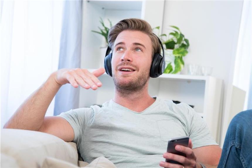 Googles Play Store verkauft nun auch Hörbücher Hörbücher gibt es nun auch im Play Store. Foto: Christin Klose/dpa-tmn