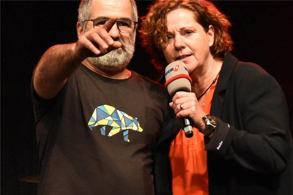 Hörfunkmoderatorin Steffi Neu machte auf ihrer Kneipenquiz-Tour Station bei Tante Amanda in Dortmund. Als Talkgast begrüßte sie Sportmoderator Peter Großmann vom ARD Morgenmagazin und Comedian Hein Gröning. Reichlich Unterstützung bekam die Quizmasterin von Frank Krieger, der mit "Krieger kriegt's hin" einen festen Platz in ihrer Steffi Neu Show auf WDR 2 hat. Das Publikum im ausverkauften Biergarten war begeistert.