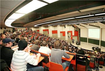 Hörsaal der TU Dortmund: Dort liegt der Semesterbeitrag im Vergleich zu den anderen NRW-Universitäten im Durchschnitt.