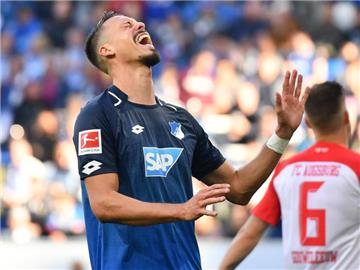 Hoffenheim-Torjäger Sandro Wagner ärgert sich über eine vergebene Torchance gegen Mainz. Foto: Uwe Anspach