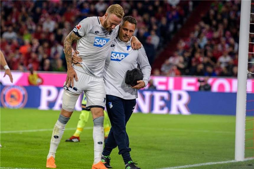 Hoffenheim-Kapitän Vogt wieder im Mannschaftstraining Hoffenheims Kaptiän Kevin Vogt (l) musste im Spiel gegen Bayern München mit einer Oberschenkelverltzung ausgewechselt werden. Foto: Matthias Balk