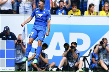 Hoffenheims Torschütze Andrej Kramaric jubelt über das Tor zum 1:0 gegen den BVB. Foto: Uwe Anspach