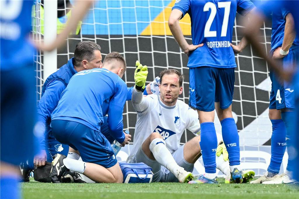 Die Bundesliga-Kolumne nach dem 31. Spieltag: Und sie können es doch! Hoffenheims Torwart Oliver Baumann war vor dem entscheidenden 3:2 am Kopf getroffen worden. Ob die Szene hätte abgepfiffen werden müssen, war in der Folge Gegenstand zahlreicher Diskussionen.