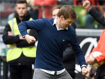 Hoffenheims Trainer Julian Nagelsmann bejubelte den Sieg seines Teams gegen Frankfurt. Foto: Arne Dedert