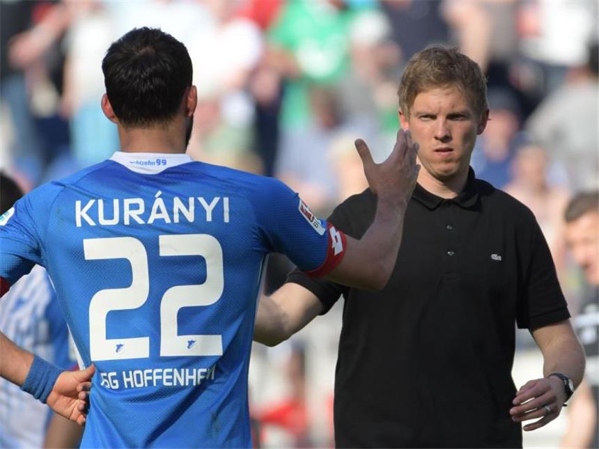 «Hat uns gepackt»: Hoffenheims Happy End unter Nagelsmann Hoffenheims Trainer Julian Nagelsmann (r) ist beliebt bei seinen Spielern. Foto: Peter Steffen