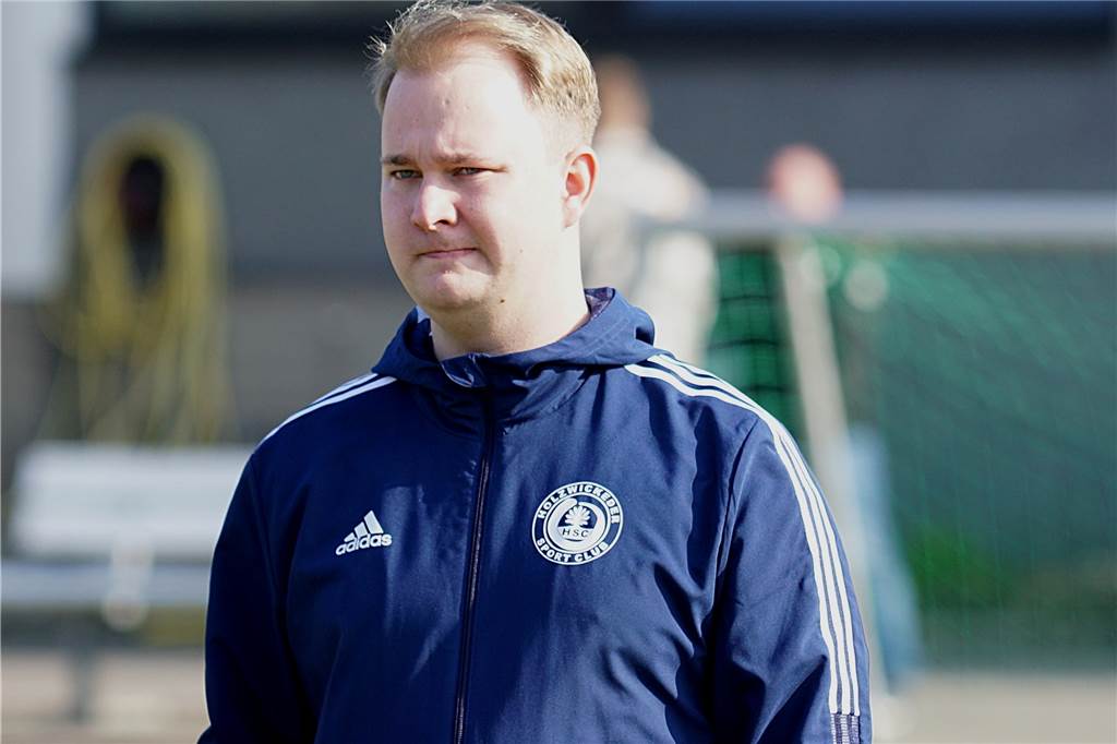 Oberliga im Planungs-Wirrwarr: Angesetzte Heimspiele für Auf- und Abstiegsrunde werfen Fragen auf Hofft mit seinem HSC, nicht noch einmal in dieser Saison nach Finnentrop fahren zu müssen: der Pressesprecher des Holzwickeder SC, Lars Rohwer.