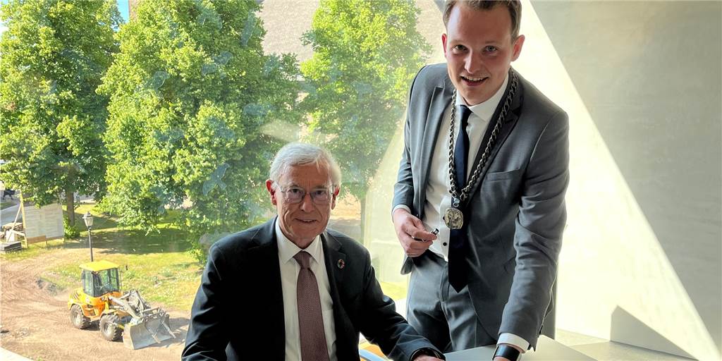 Hoher Besuch in Vreden zur Feier von 75 Jahren Soziale Marktwirtschaft Hoher Besuch in Vreden: Bundespräsident a.D. durfte sich in das Goldene Buch der Stadt eintragen.
