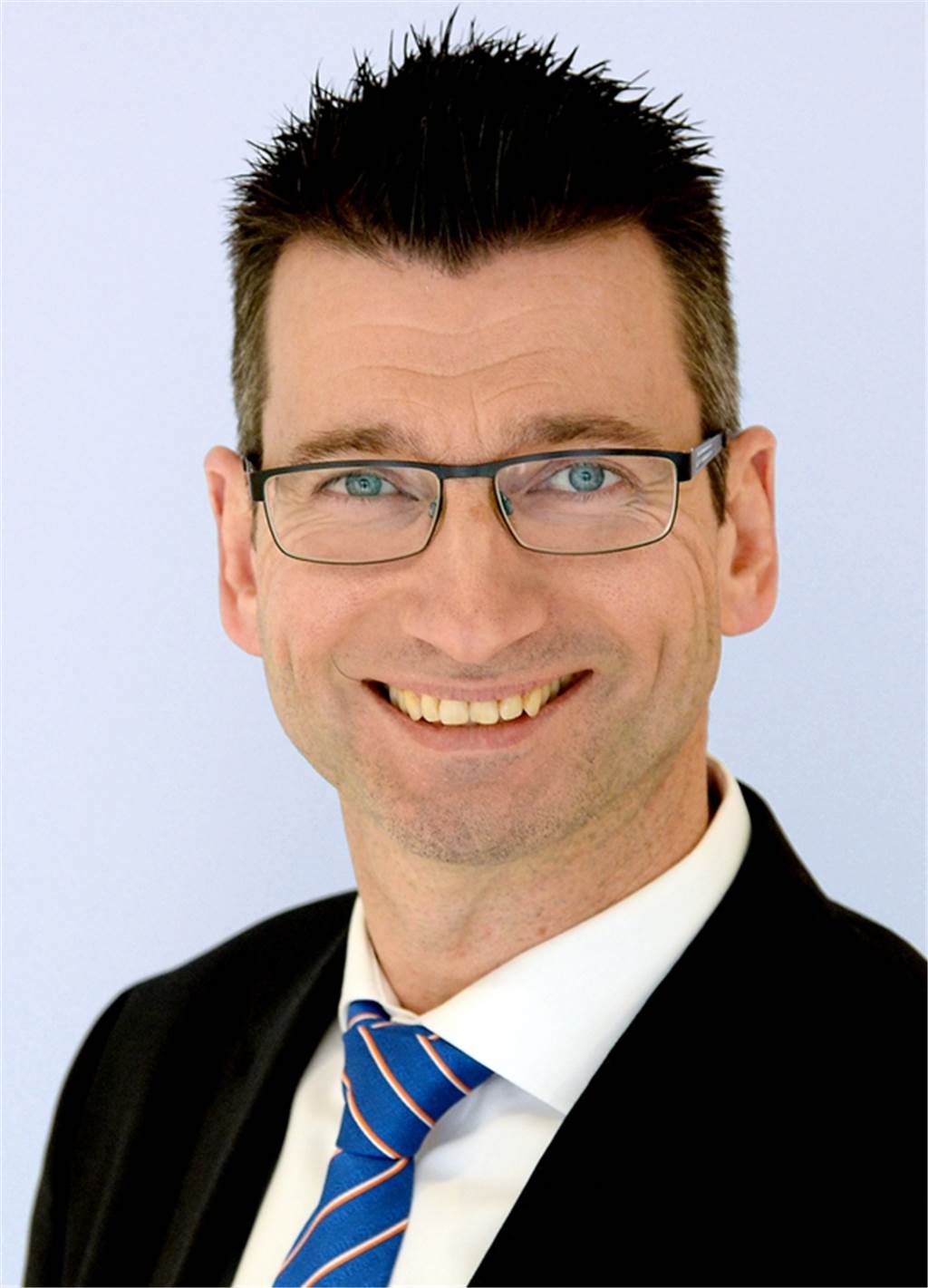 In Corona-Zeiten legen die Halterner mehr Geld „auf die hohe Kante“ Holger Althoff ist Filialleiter der Sparda-Bank in Haltern. Er lobt den Teamgeist des Teams.