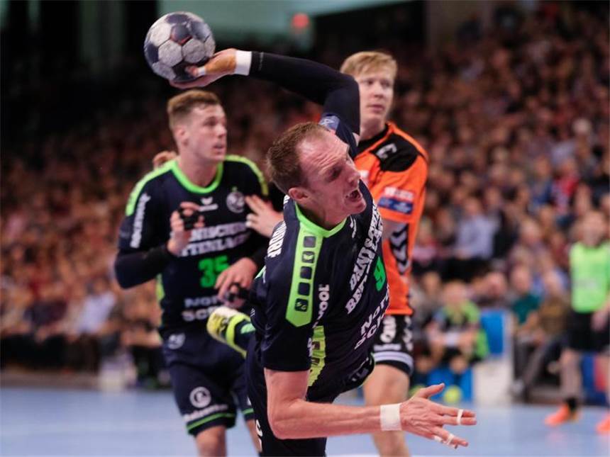 Flensburg nach 28:34 in Veszprem Gruppenvierter Holger Glandorf verlor mit Flensburg. Foto: Axel Heimken
