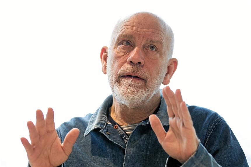 John Malkovich amüsierte als Musikkritiker Hollywood-Star John Malkovich spielte bei den Ruhrfestspielen den Musikkritiker. Foto: dpa
