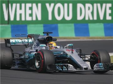 Holt Lewis Hamilton in Belgien die Pole Position, dann zieht er mit Michael Schumacher gleich. Foto: Darko Bandic
