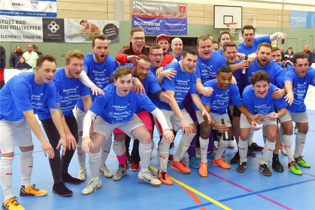 8:1 als Endspielsieg der Superlative: Als sich ein A-Ligist in einen Rausch spielte Holzpfosten Schwerte 05 bejubelte vor zwei Jahren den Gewinn der Hallenfußball-Stadtmeisterschaft in der Alfred-Berg-Sporthalle.