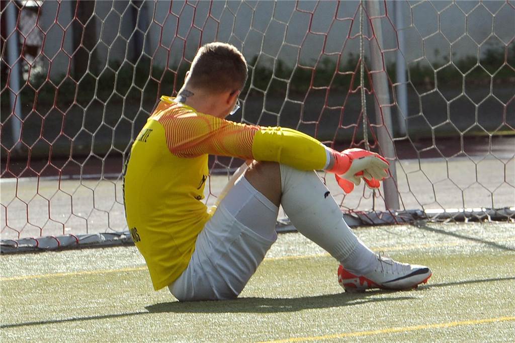 Holzpfosten-Torwart Lennart Brand steht mit seinem Team auf dem letzten Platz der Kreisliga A