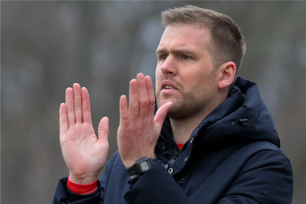 Hombrucher SV wird in der Zwangspause vom Gejagten zum Jäger – und findet das gut Hombruchs Trainer Alex Enke ist froh über das Ende der Zwangspause für seine Mannschaft.