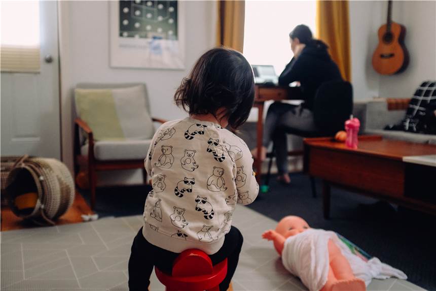 Homeschooling, Isolation, Lagerkoller: Unser Experte beantwortet Ihre Fragen! Homeoffice, Homeschooling, Kinderbetreuung - für Familien stellt der Lockdown eine besondere Herausforderung dar.