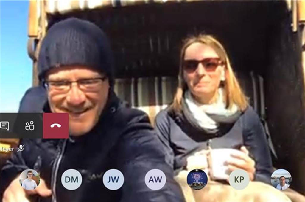 Homeoffice: Entscheidend ist, dass das Wir-Gefühl nicht verloren geht Homeoffice im Strandkorb im heimischen Garten: Jochen Meyer kommuniziert über Teams mit seinen Kollegen.