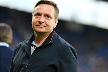 Horst Heldt bleibt vorerst bei Hannover 96. Foto: Uwe Anspach