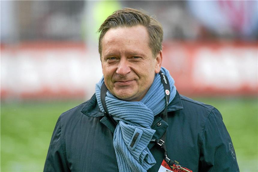 96-Boss Kind will Manager Heldt unbedingt halten Horst Heldt soll laut Wunsch von Klubboss Martin Kind unbedingt bei Hannover 96 gehalten werden.