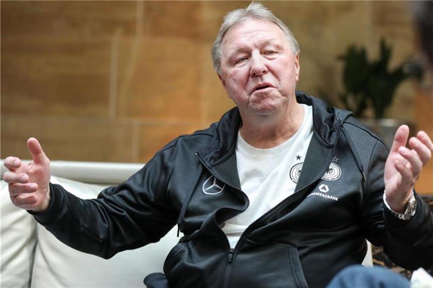 Suche nach Frauen-Bundestrainer: Wer folgt auf Hrubesch? Horst Hrubesch beim Pressegespräch in Leipzig. Foto: Jan Woitas
