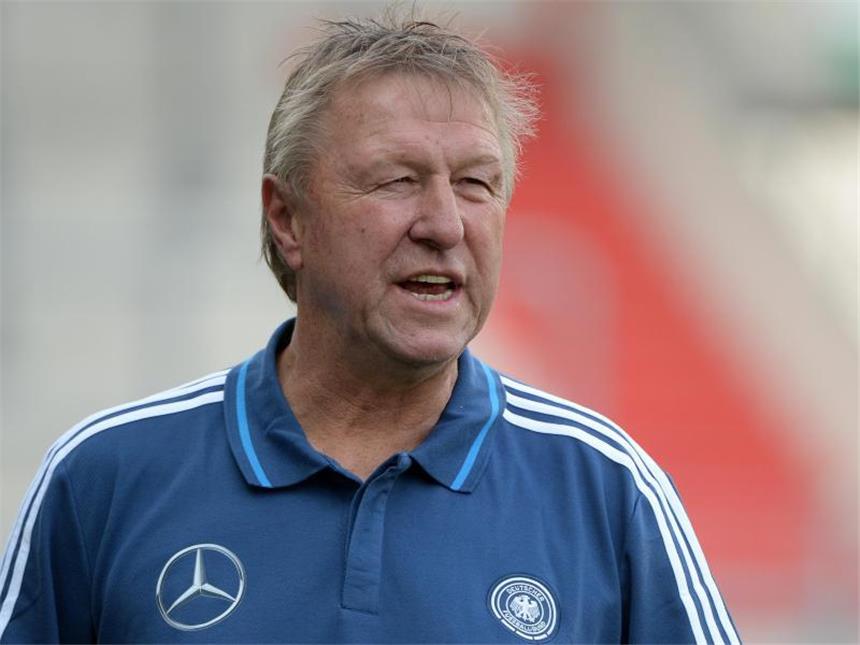 U21-Coach Hrubesch fordert Sieg gegen Rumänien Horst Hrubesch plant für das Spiel gegen Rumänien eine kleine Rotation im Team. Foto: Hendrik Schmidt