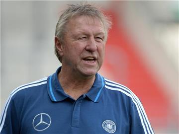 Horst Hrubesch plant für das Spiel gegen Rumänien eine kleine Rotation im Team. Foto: Hendrik Schmidt