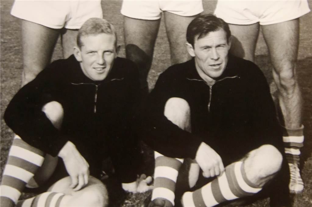 Der erste deutsche NFL-Star: Die Geschichte von Horst Mühlmann Horst Mühlmann (u.l.) und sein Torwart-Kollege Josef Broden beim FC Schalke.