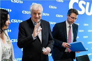 Horst Seehofer, CSU-Vorsitzender und Bundesminister und Markus Blume, CSU-Generalsekretär, bei der Klausurtagung des CSU-Vorstands. Foto: Andreas Gebert