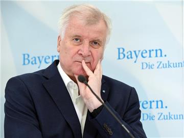 Horst Seehofers CSU muss einer neuen Umfrage zufolge um ihre absolute Mehrheit in Bayern bangen. Foto: Peter Kneffel