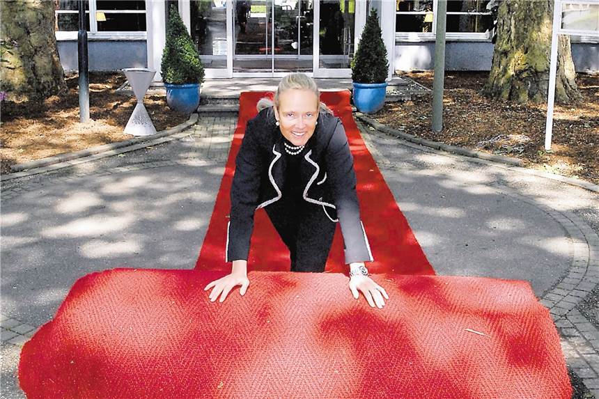 Als Castrop-Rauxel die Nationalelf bejubelte - Erinnerungen an 2006 Hotel-Direktorin Kirsten Kohnke hatte den roten Teppich ausgerollt und freute sich auf die deutsche Nationalmannschaft.