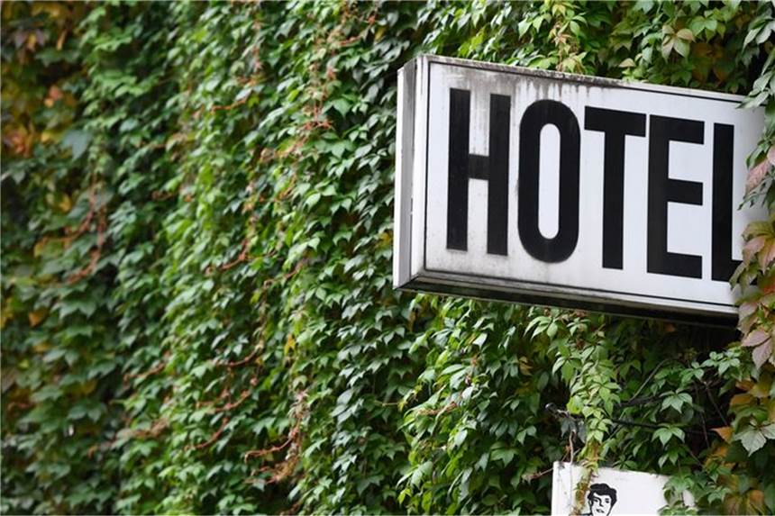 Stornierungswelle nach Unwetter im NRW-Gastgewerbe - Appell an Urlauber Hoteliers in den Hochwassergebieten appellieren an die Urlauber: Erst informieren, dann gegebenenfalls den Urlaub stornieren.