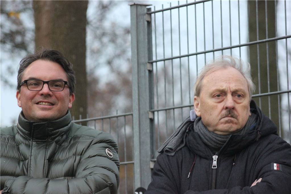 Aus für Trainer Marc Woller in Holzwickede – „Wir mussten die Reißleine ziehen“ HSC-Boss Udo Speer (r.) mit Benjamin Hartlieb