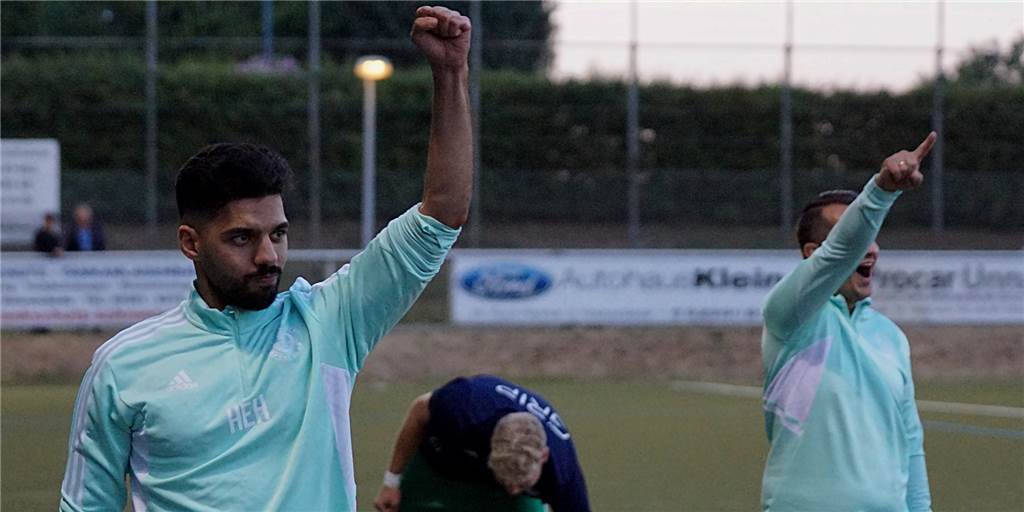 Liveticker: Holzwickeder SC holt gegen YEG Hassel den dritten Sieg in Serie HSC-Co-Trainer Hamza El Hamdi (l.) steht wieder als verantwortlicher Trainer an der Seitenlinie. Gelingt auch gegen YEG Hassel ein Sieg?
