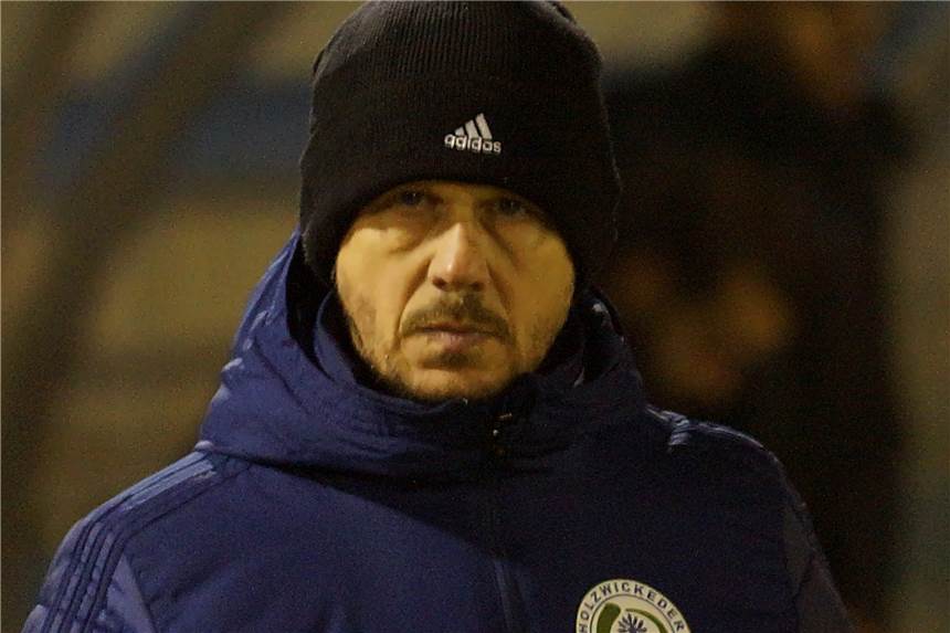 „Nicht wettbewerbsfähig“ - HSC-Coach Marc Woller erklärt 0:6-Niederlage gegen Paderborn HSC-Coach Marc Woller hofft nach der 0:6-Niederlage am Donnerstagabend auf eine Entspannung der Personallage
