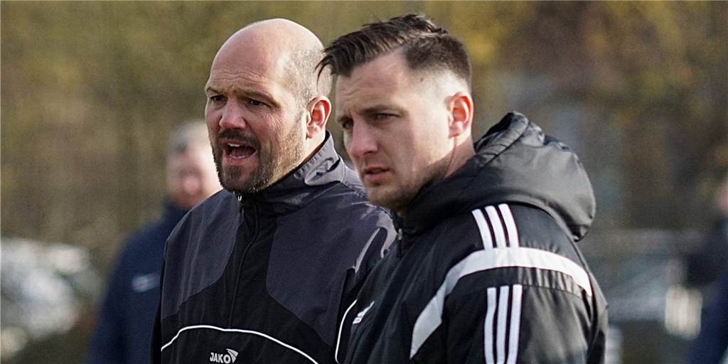 16 Neuzugänge! Runderneuerter Holzwickeder SC U23 will autark von der Ersten werden HSC-U23-Coach Claas Hoffmann (l.) bekommt auch auf dem Feld die Unterstützung seines Co-Trainers Marcel Böhme (r.), der künftig auch für die Mannschaft spielen wird.