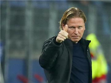 HSV-Coach Markus Gisdol hofft auf einen Sieg seiner Hamburger. Foto: Christian Charisius